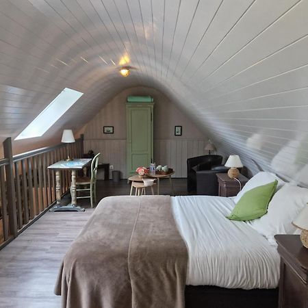 콩브리 La Ferme De Kerraoul B&B 외부 사진