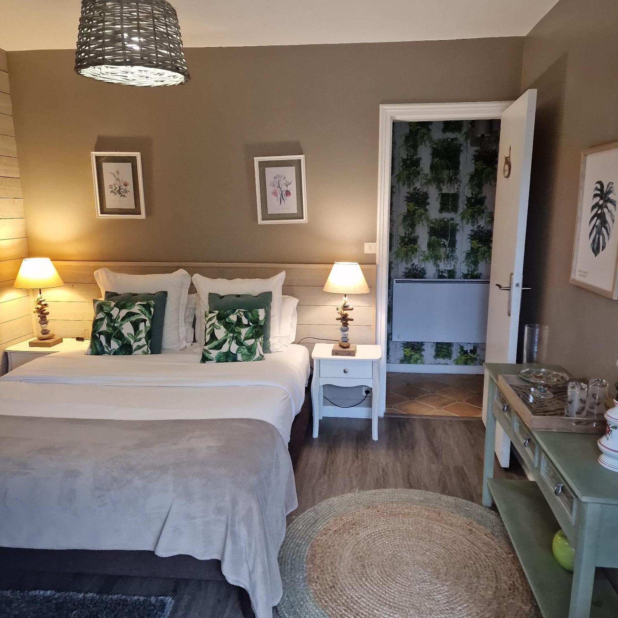 콩브리 La Ferme De Kerraoul B&B 외부 사진