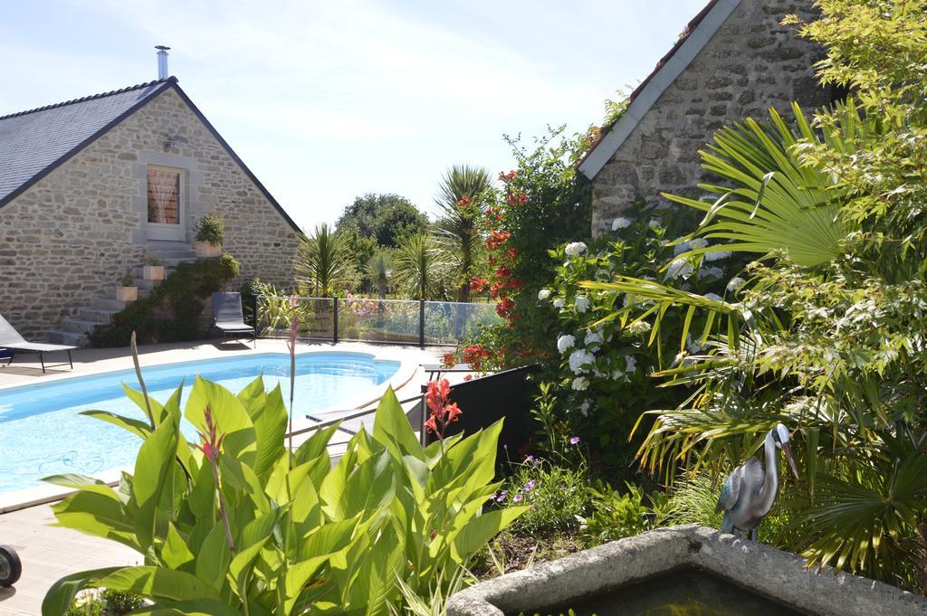 콩브리 La Ferme De Kerraoul B&B 외부 사진