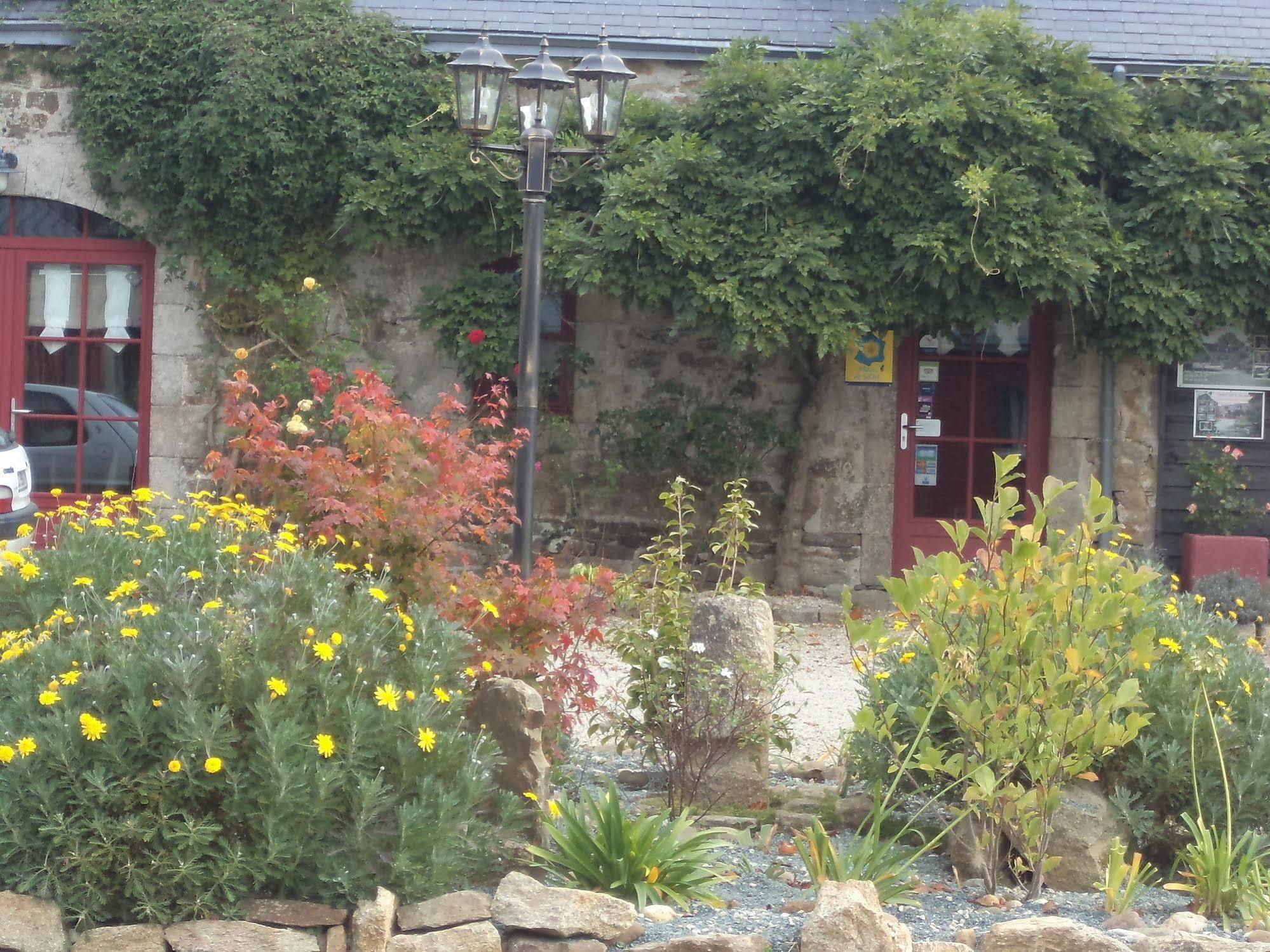 콩브리 La Ferme De Kerraoul B&B 외부 사진