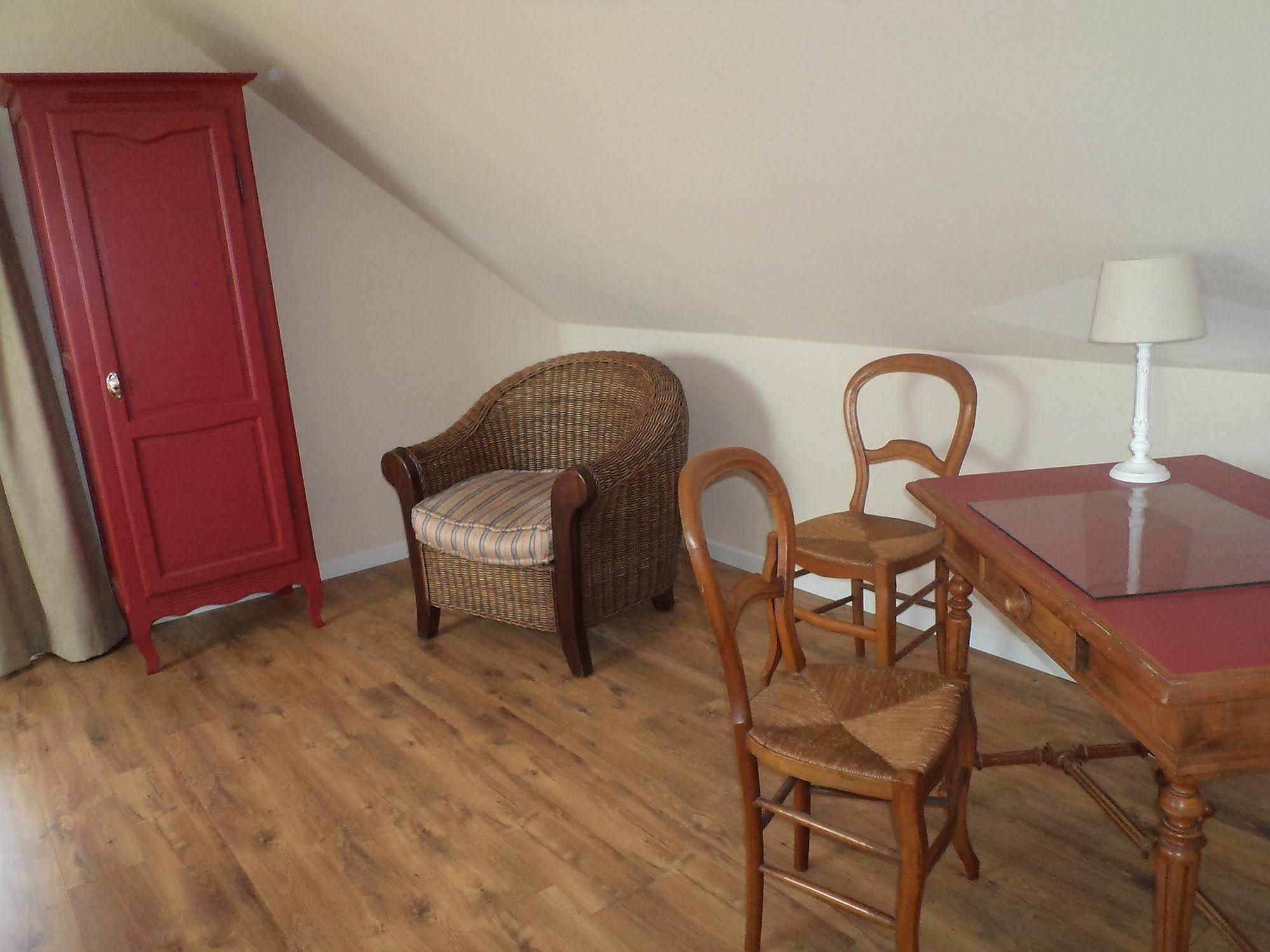 콩브리 La Ferme De Kerraoul B&B 외부 사진